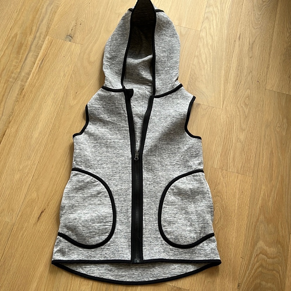 Lululemon reversible sleeveless hooded jacket vest